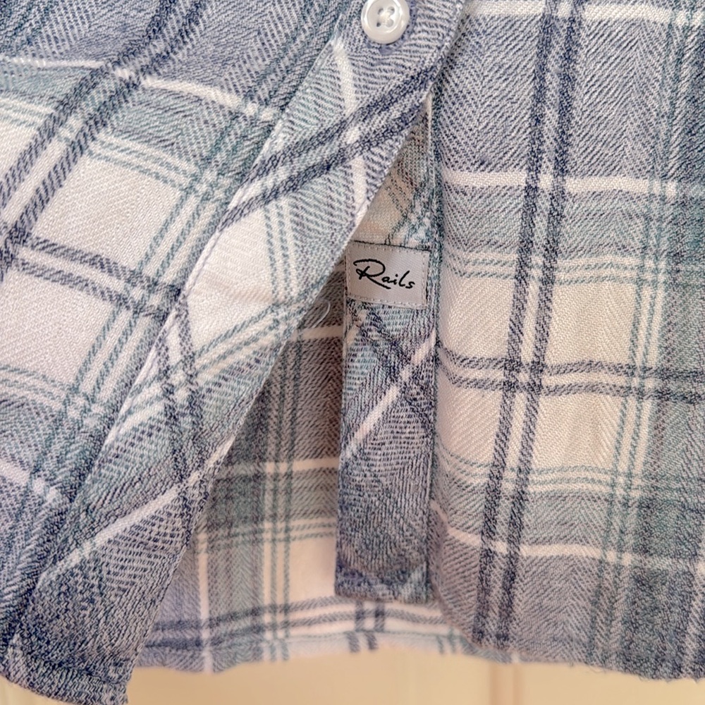 Rails Button Up! Size Medium. Perfect Condition! - image 3
